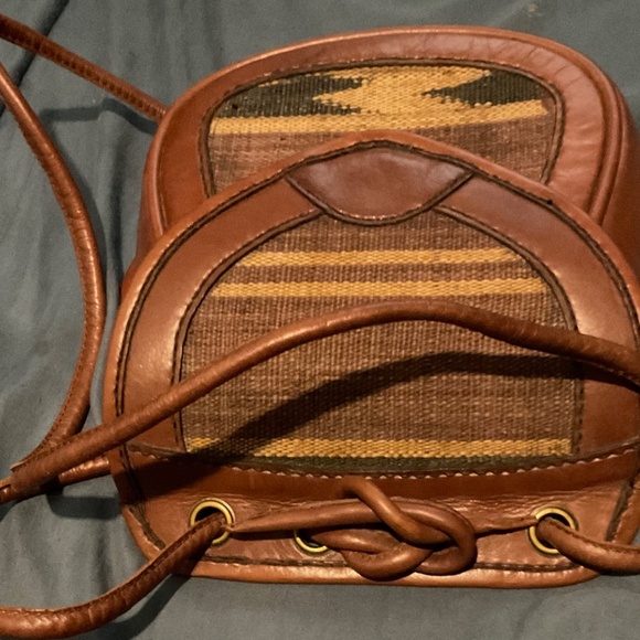 Vintage leather crossbody - Picture 2 of 11
